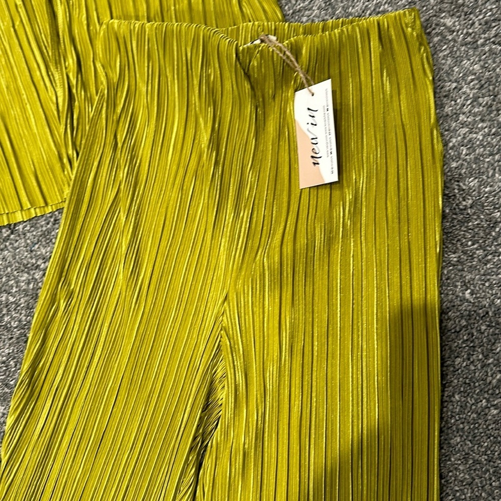 Nwt set. Top and pants. Boutique brand new - Picture 7 of 9